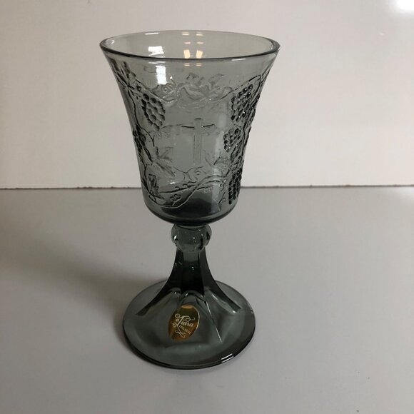 Tiara Exclusive Gray Glass Last Supper Cross Grape Vine Goblet Vintage T-292 #2 - Picture 3 of 7